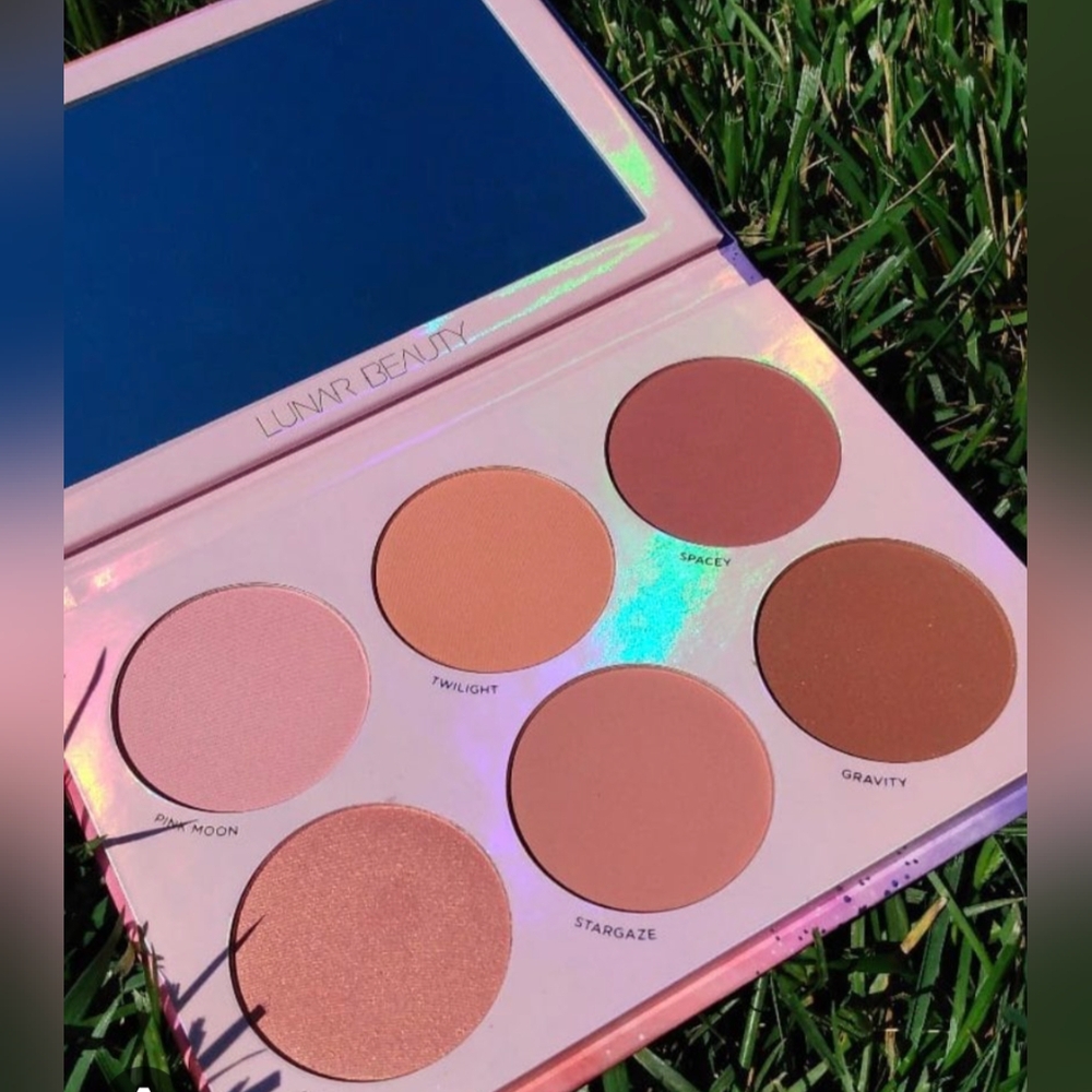 LUNAR BEAUTY Moon Prism Blush Palette